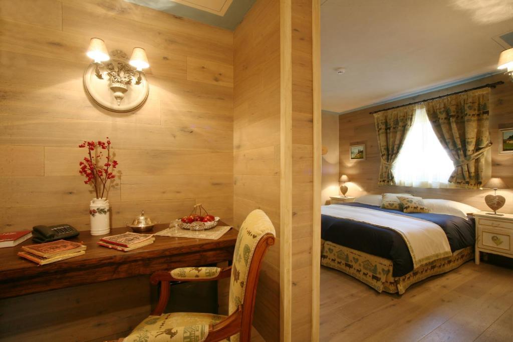 Hotel Letterario Locanda Collomb La Thuile Habitación foto