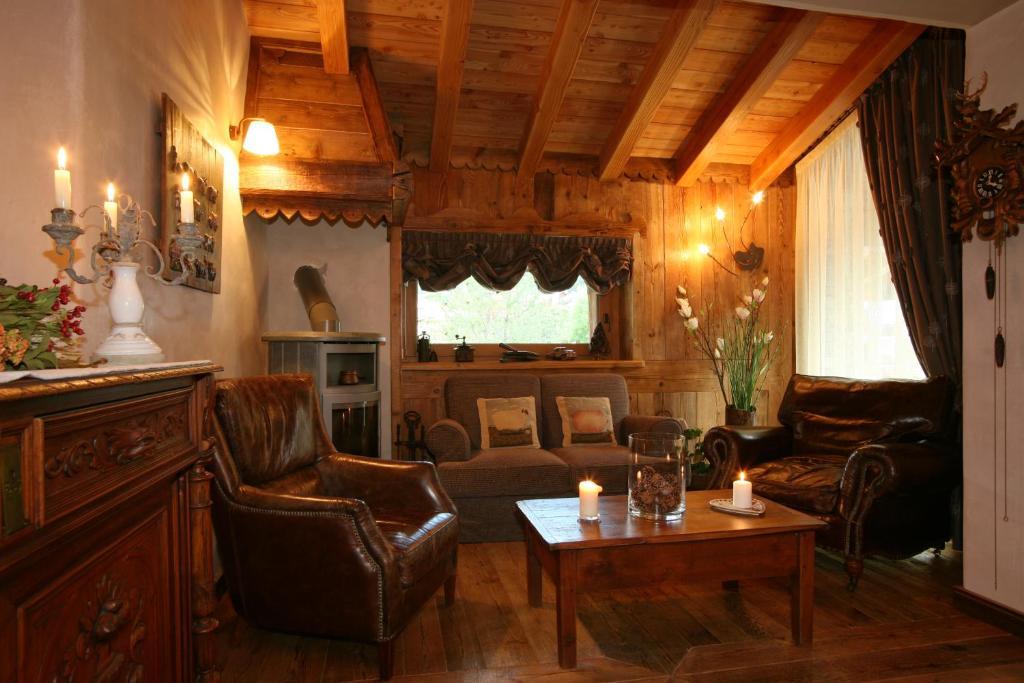 Hotel Letterario Locanda Collomb La Thuile Exterior foto